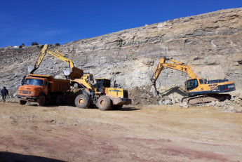 انجام عملیات آماده سازی، استخراج بوکسیت و باطله های معدنی و حمل مصالح معدنی به دپوهای مورد نظر در معدن بوکسیت گانو واقع در شهرستان دامغان